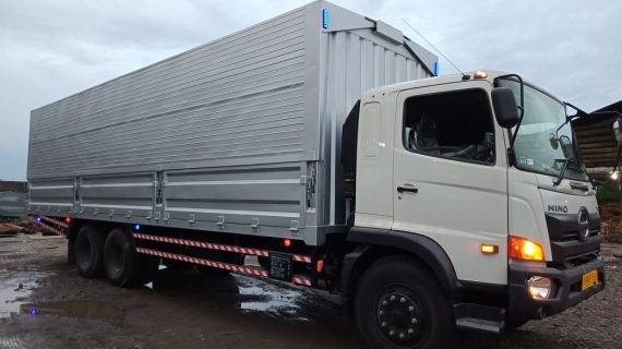 jasa ekspedisi jakarta dan bekasi sewa truck tronton wing box dan box melayani untuk area sumatera jawa bali dan ntb kalimantan