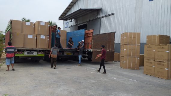 melayani jasa pengiriman barang terpercaya aman cepat dan berkualitas ekspedisi sewa trucking untuk dalam kota dan luar kota jawa sumatera kalimantan bali dan ntb