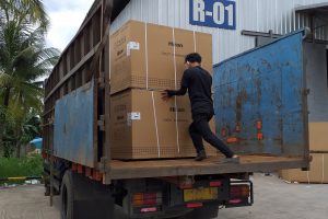 melayani jasa pengiriman barang aman cepat ramah terpercaya dan berkualitas menggunakan truck fuso bak untuk area sumatera jawa timur surabaya dan bali ntb