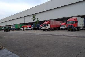 melayani jasa pengiriman barang terpercaya aman cepat dan berkualitas ekspedisi sewa trucking untuk dalam kota dan luar kota jawa sumatera kalimantan bali dan ntb