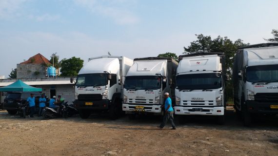 melayani jasa pengiriman barang ekspedisi sewa trucking aman cepat terpercaya untuk area sumatera jawa timur bali dan ntb