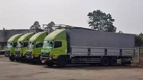 melayani jasa pengiriman barang terpercaya aman cepat dan berkualitas ekspedisi sewa trucking untuk dalam kota dan luar kota jawa sumatera kalimantan bali dan ntb