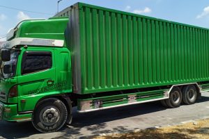 Jasa Pengiriman Barang dengan Tronton Box